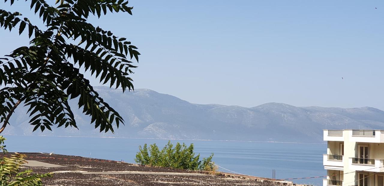 Redsun Apartment Vlorë Esterno foto