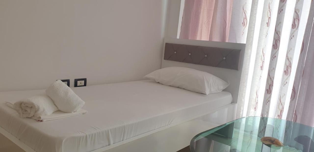 Redsun Apartment Vlorë Esterno foto