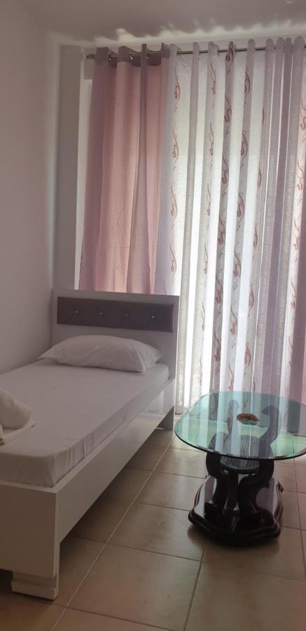 Redsun Apartment Vlorë Esterno foto