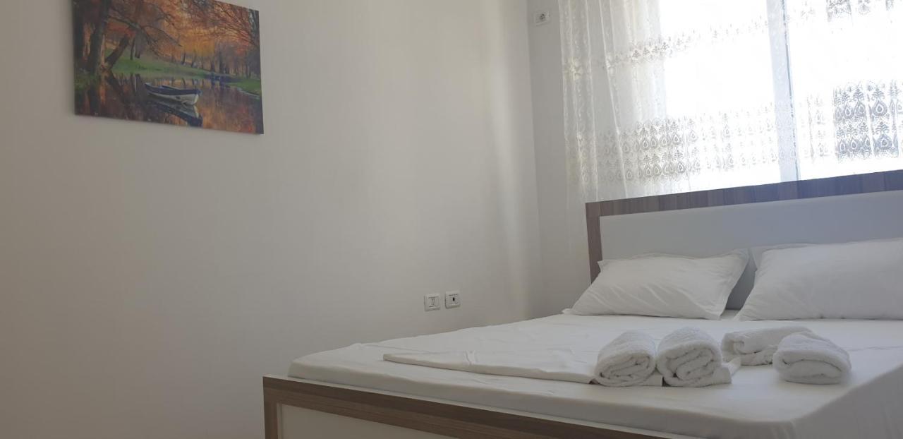 Redsun Apartment Vlorë Esterno foto