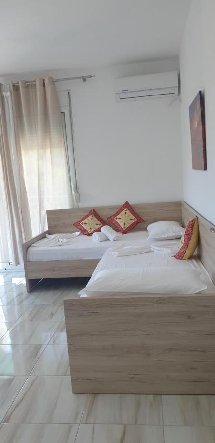 Redsun Apartment Vlorë Esterno foto