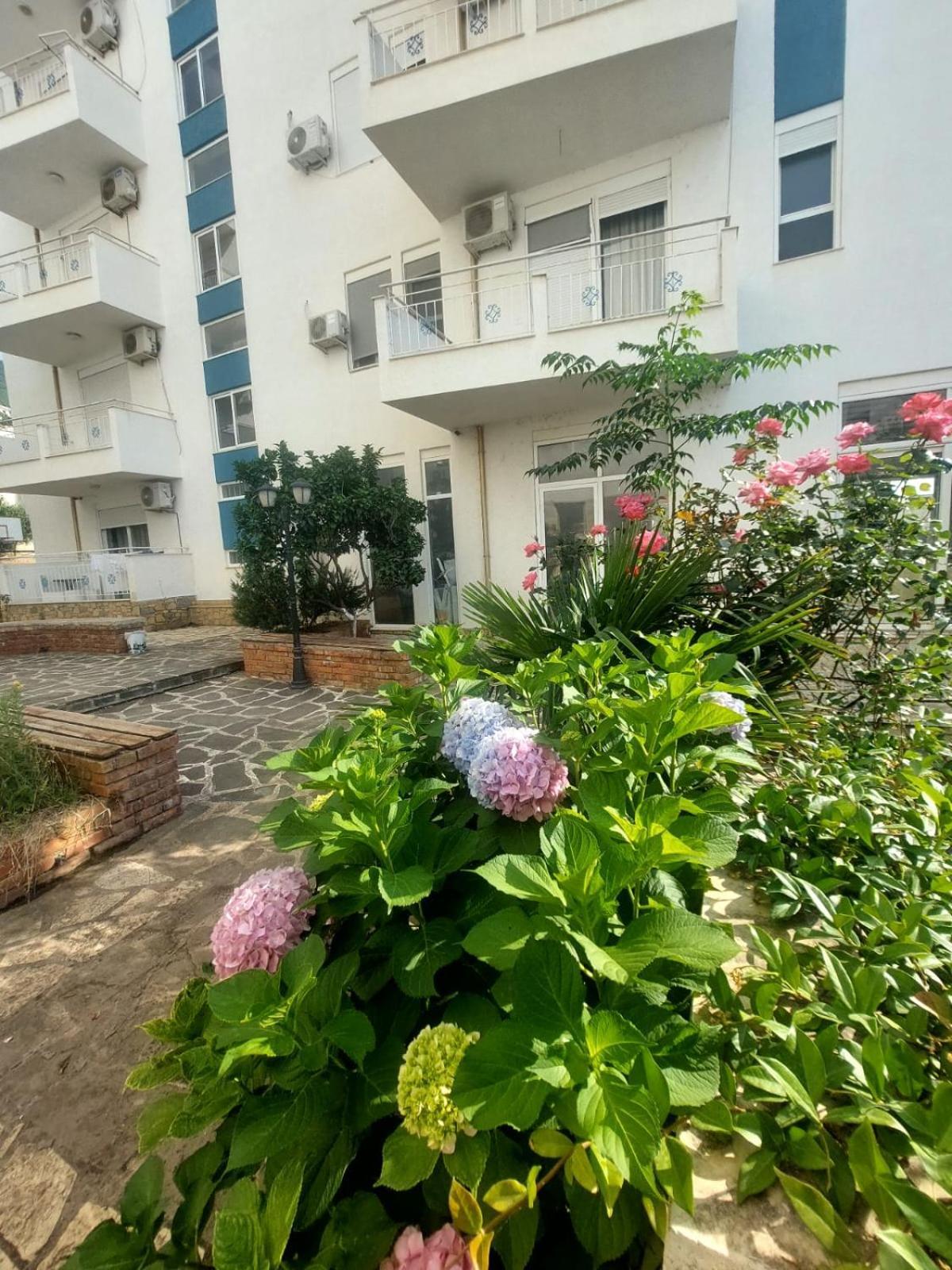 Redsun Apartment Vlorë Esterno foto