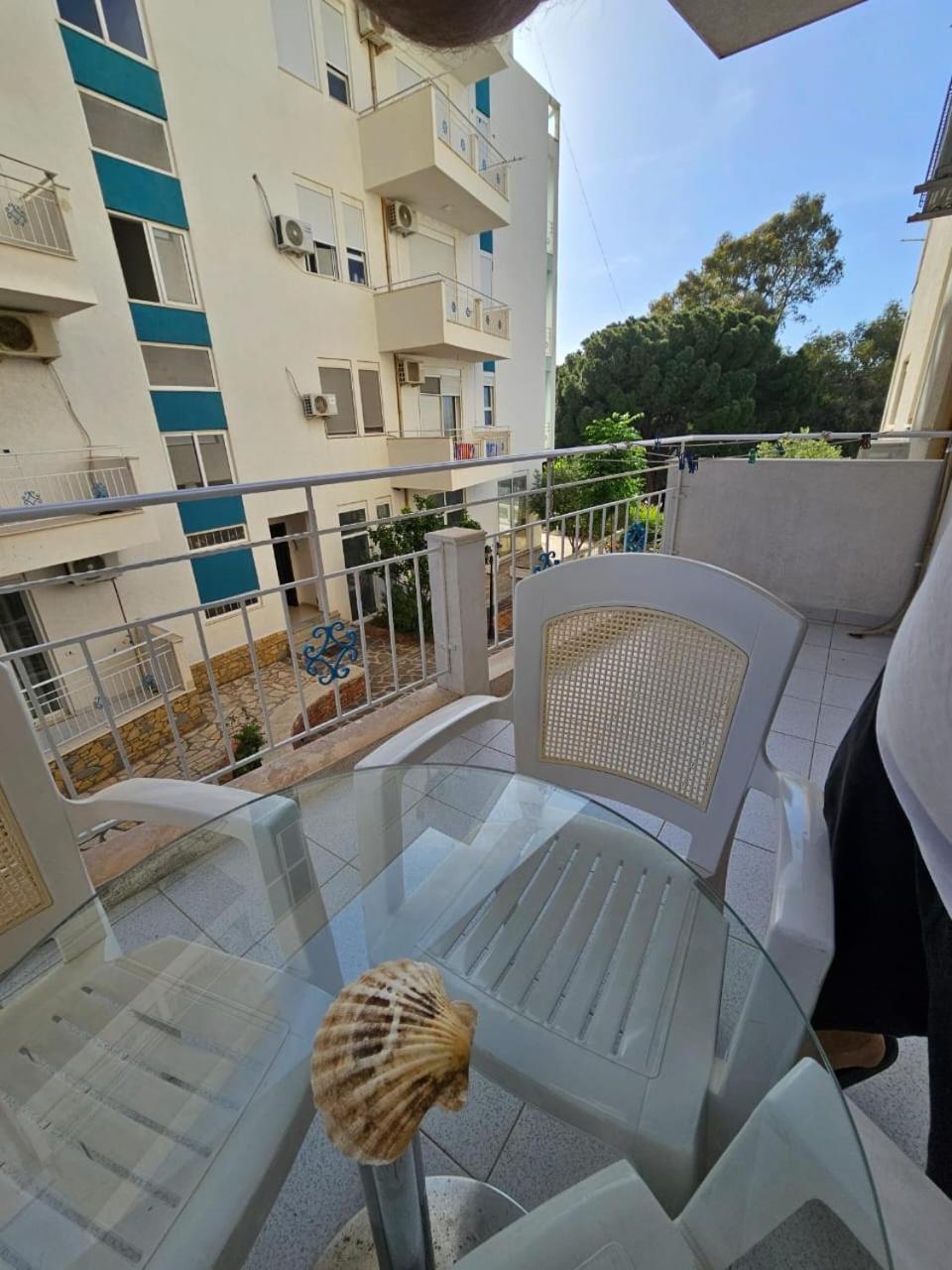 Redsun Apartment Vlorë Esterno foto
