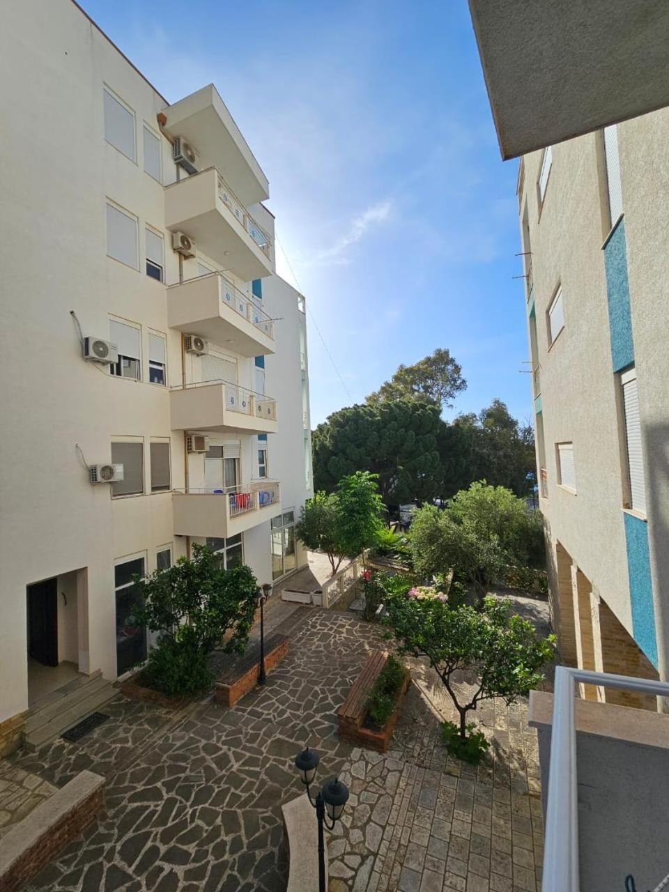 Redsun Apartment Vlorë Esterno foto