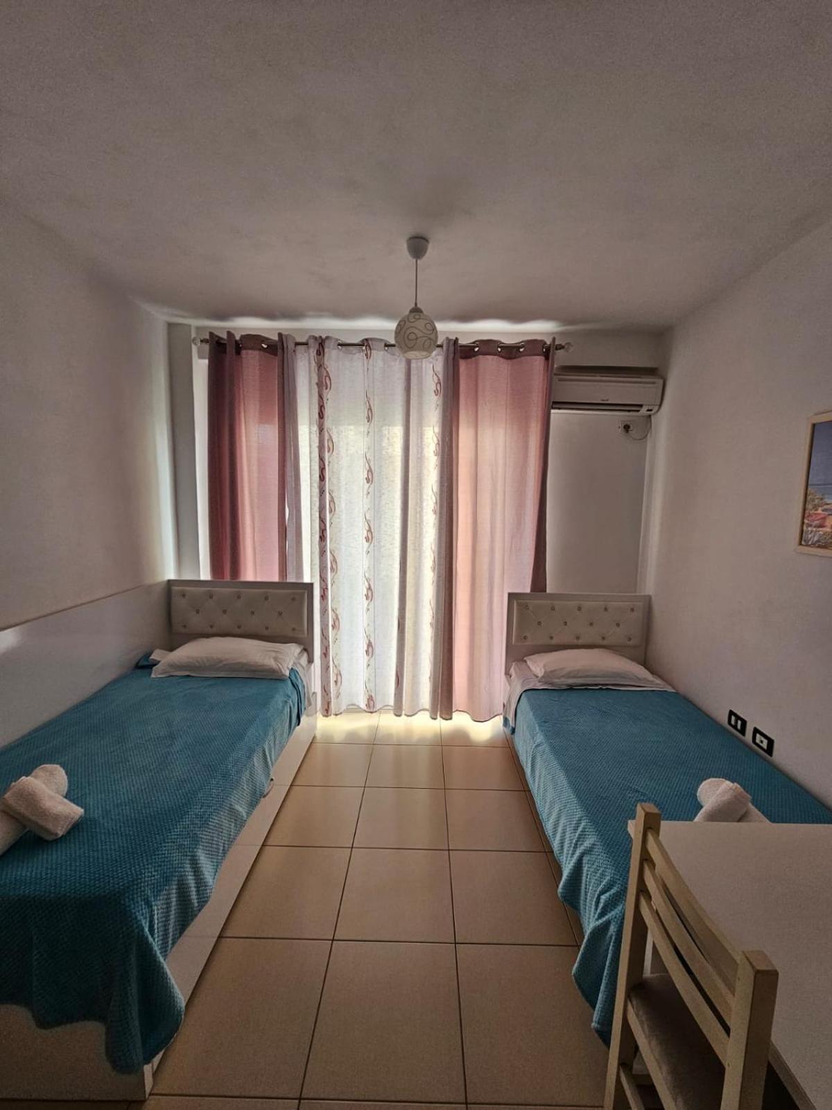 Redsun Apartment Vlorë Esterno foto