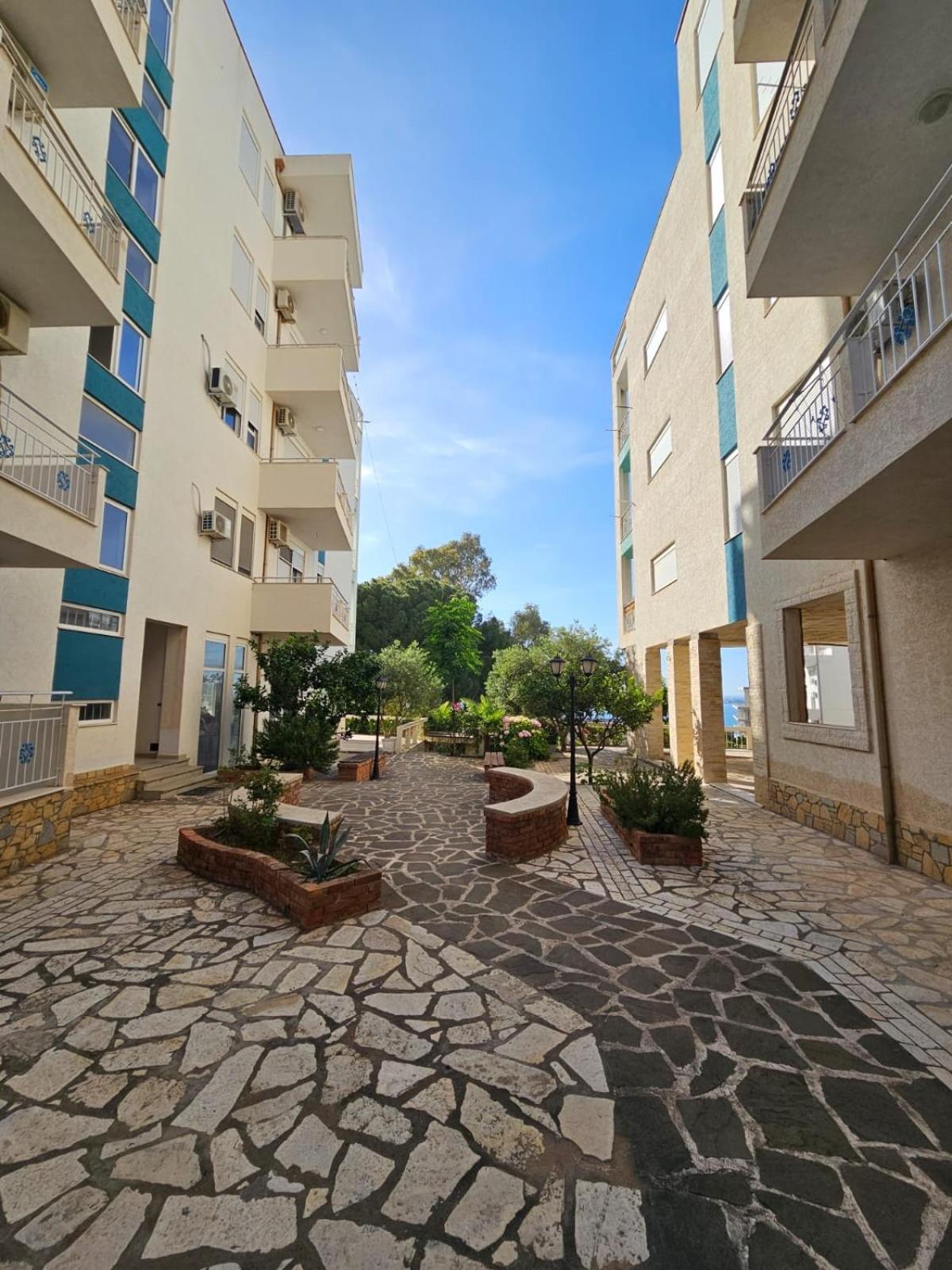 Redsun Apartment Vlorë Esterno foto