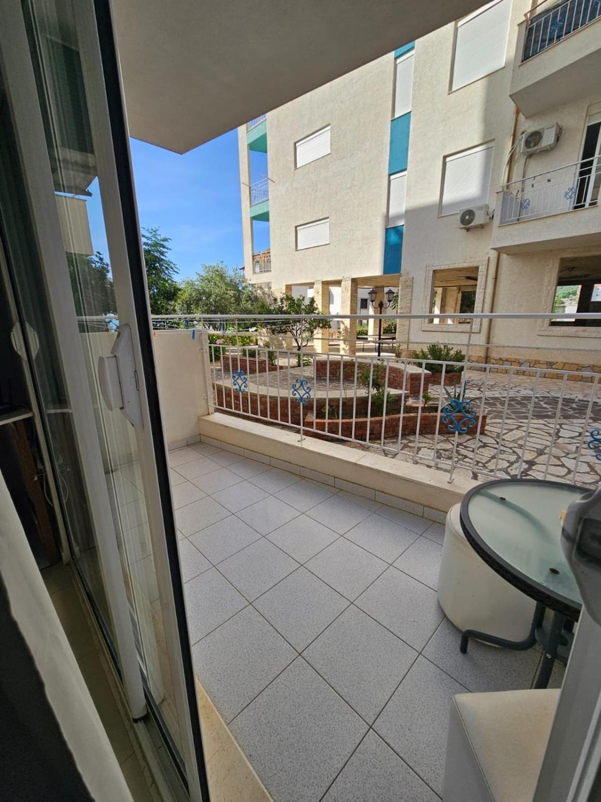 Redsun Apartment Vlorë Esterno foto