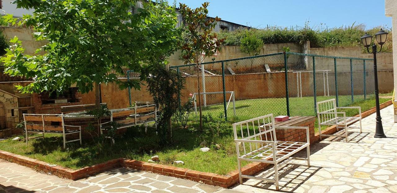 Redsun Apartment Vlorë Esterno foto