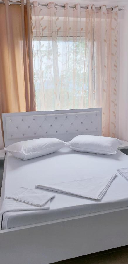 Redsun Apartment Vlorë Esterno foto